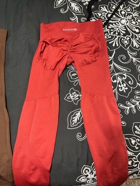 Thrive -women’s  Scrunch-Back Red Leggings